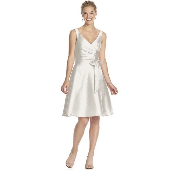 Alfred Sung Formal Dress in Snow White Size 6 - Picture 1 of 7